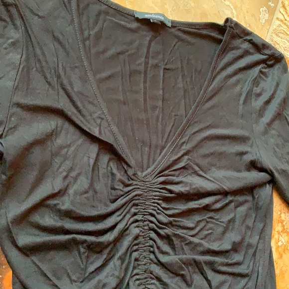 Ambiance V neck scrunch front black Longsleeve T - Picture 3 of 8
